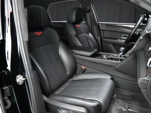 Used 2019 Bentley Bentayga AWD/4WD image 11
