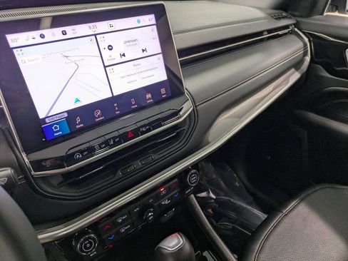 Used 2024 Jeep Compass Limited w/ High Altitude Package image 10