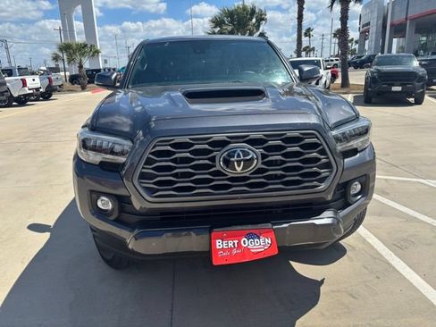 Used 2023 Toyota Tacoma TRD Sport w/ Technology Package AWD/4WD image 2