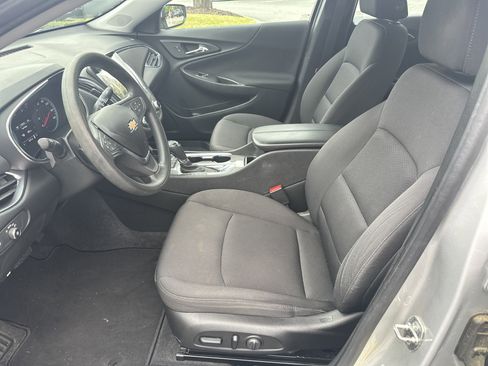 Used 2019 Chevrolet Malibu LT w/ Driver Confidence Package image 9