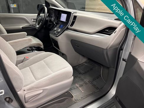 Used 2019 Toyota Sienna LE image 8