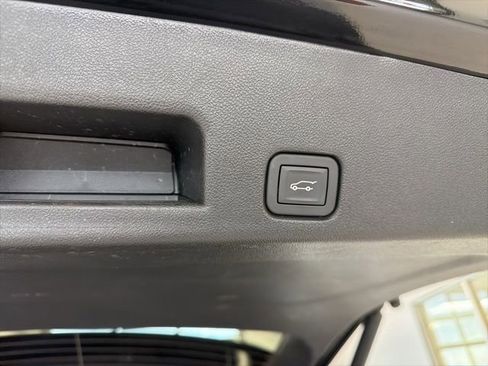 Used 2025 GMC Acadia Elevation w/ Elevation Premium Package AWD/4WD image 21
