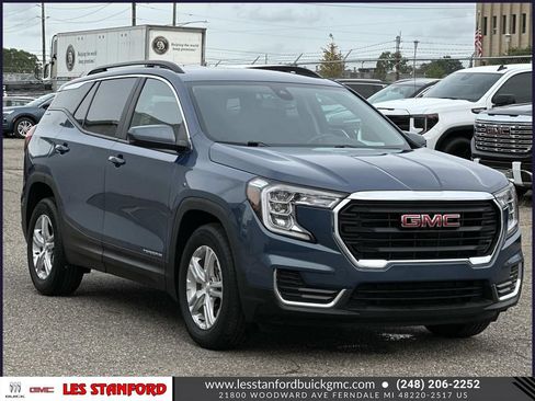 Used 2024 GMC Terrain SLE w/ Driver Convenience Package FWD image 8