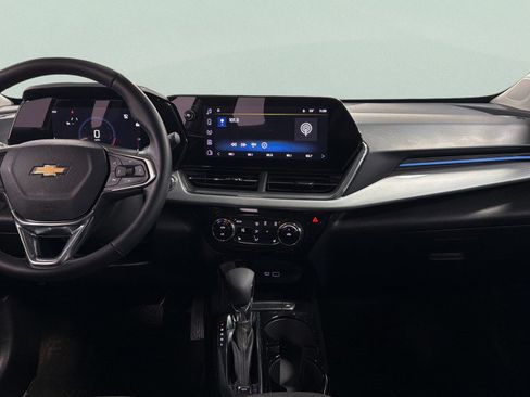 Used 2025 Chevrolet Trax LT w/ LT Convenience Package image 30