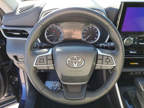 Certified 2023 Toyota Highlander XLE image 20