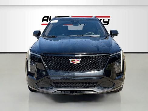 Used 2024 Cadillac XT4 Sport FWD image 2