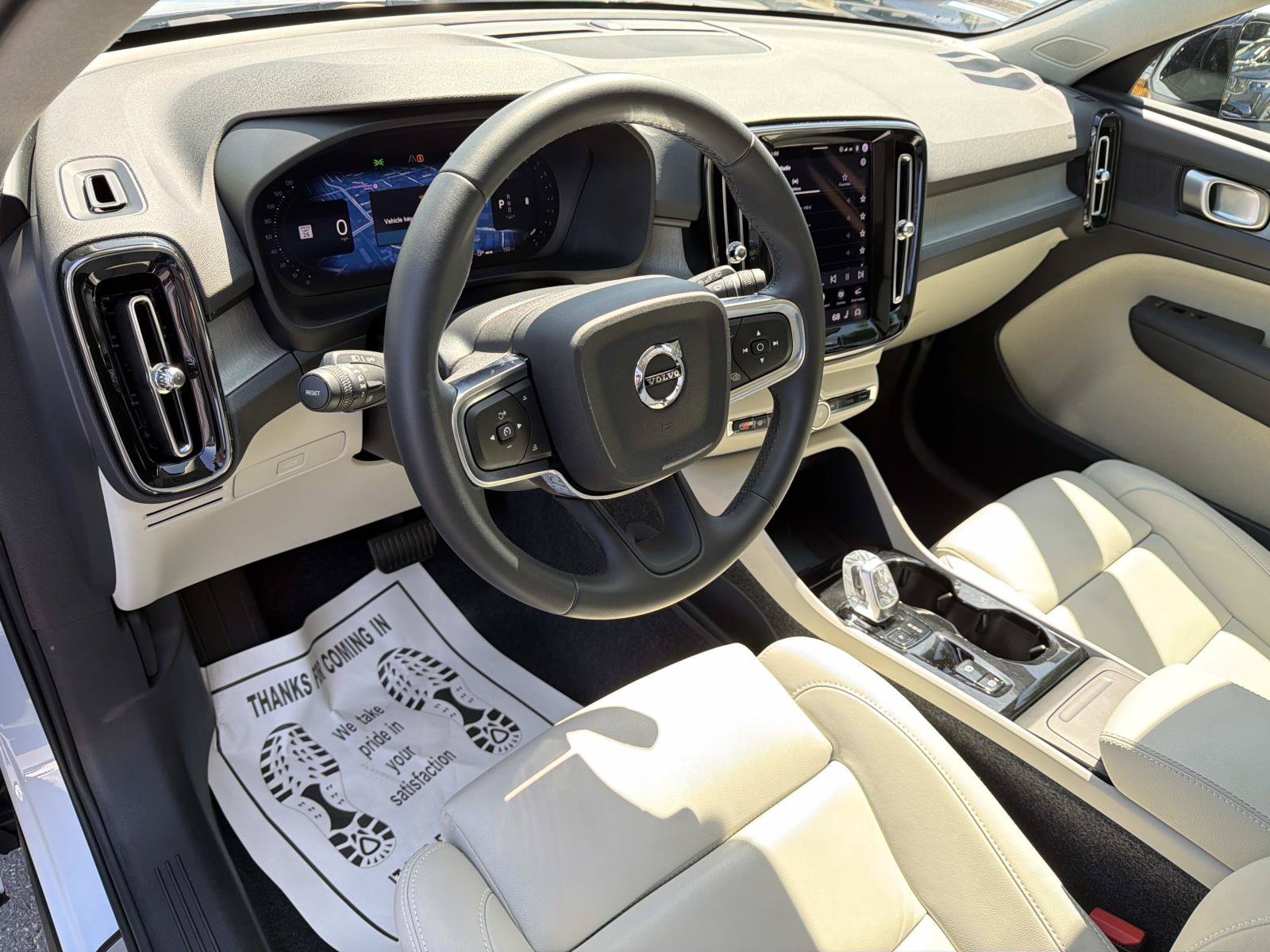 Used 2026 Volvo XC40 B5 Plus w/ Protection Package Premier AWD/4WD image 9