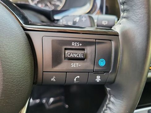 Used 2022 Nissan Pathfinder SV w/ SV Black Package image 6