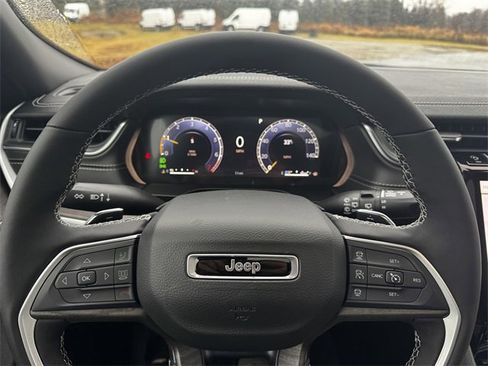 New 2025 Jeep Grand Cherokee L Limited w/ Luxury Tech Group II image 26