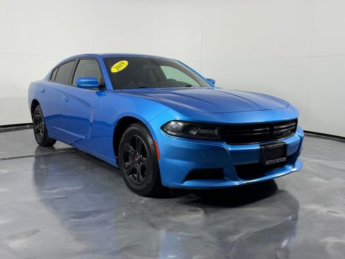 Used 2019 Dodge Charger SXT RWD image 3
