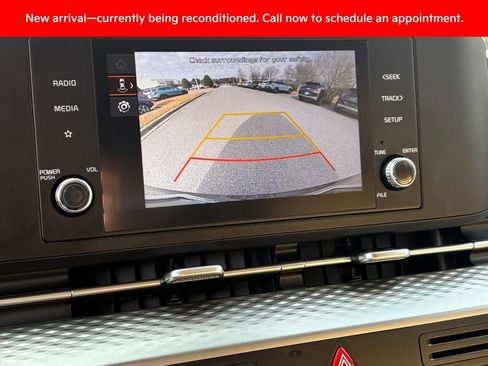 Used 2023 Kia Carnival LX image 10