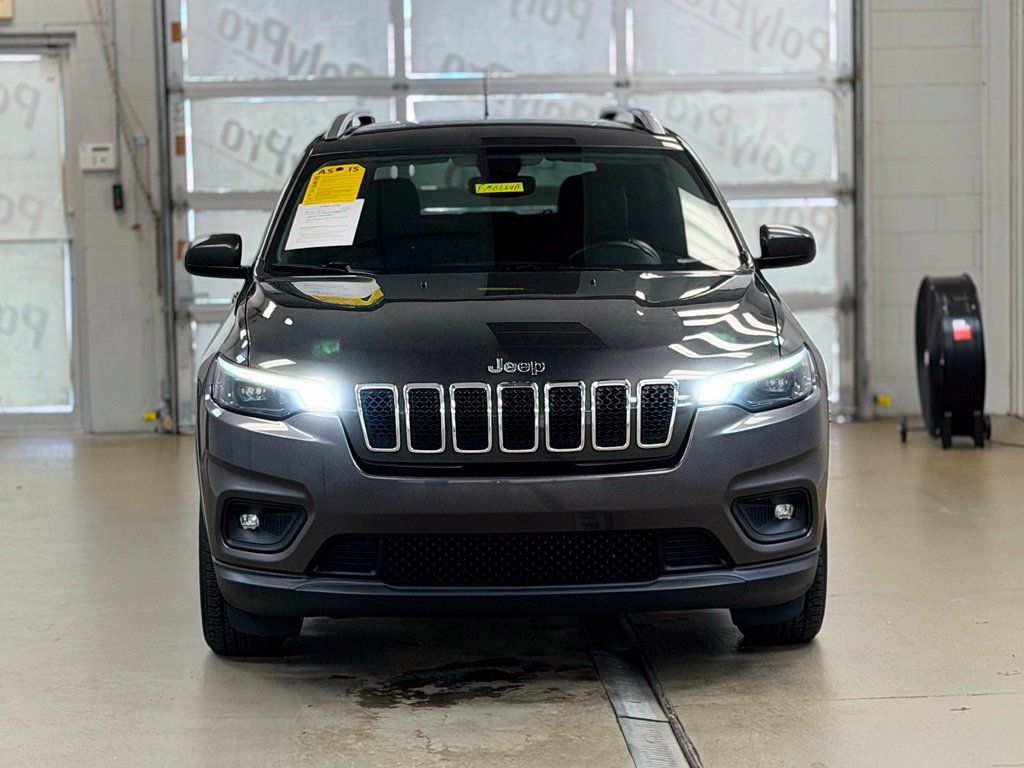 Used 2019 Jeep Cherokee Latitude Plus w/ Comfort/Convenience Group FWD image 3