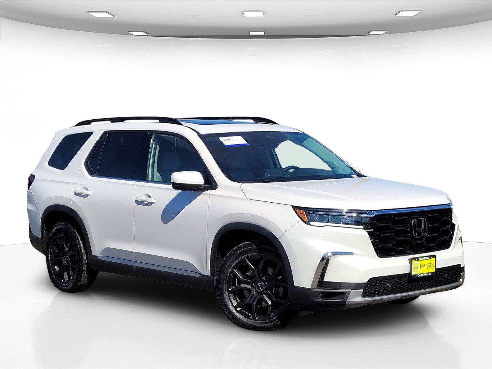 Used 2025 Honda Pilot Touring image 2