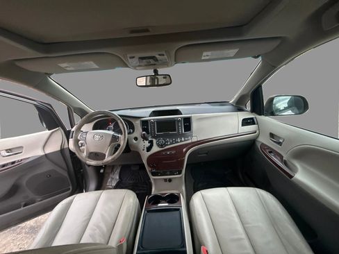 Used 2011 Toyota Sienna XLE w/ XLE Navigation Pkg FWD image 22