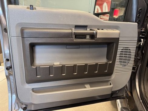 Used 2013 Ford F250 XLT w/ XLT Interior Pkg image 10