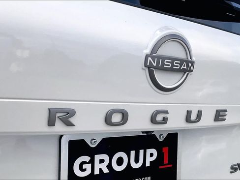 Used 2024 Nissan Rogue SV FWD image 30
