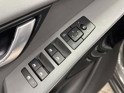 Used 2023 Kia Niro EX image 26