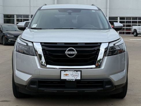 Used 2025 Nissan Pathfinder SV image 7