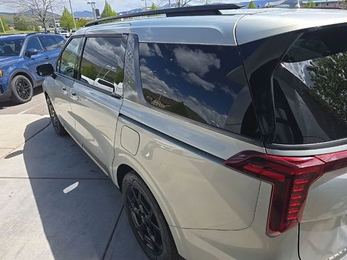 Used 2025 Kia Carnival SX Prestige FWD image 4