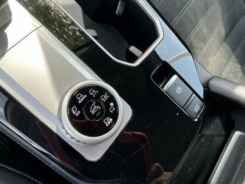 Used 2025 Mitsubishi Outlander SE AWD/4WD image 23