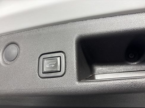 Used 2024 Chevrolet Equinox LT FWD image 21