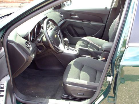 Used 2014 Chevrolet Cruze LT FWD image 6