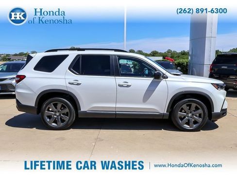 Certified 2025 Honda Pilot Sport image 6