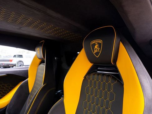 Used 2024 Lamborghini Revuelto AWD/4WD image 40