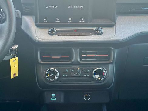 Used 2024 Ford Maverick XLT image 13