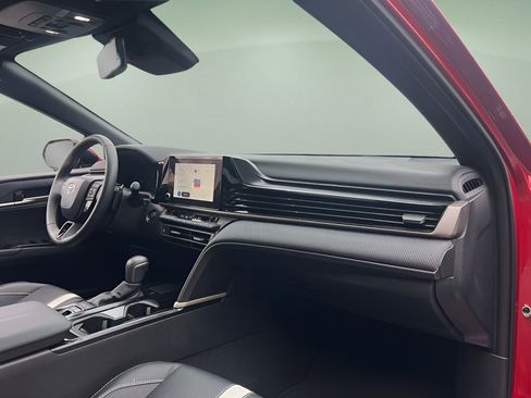 Used 2025 Toyota Camry SE image 20