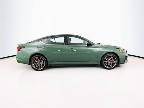 Used 2025 Nissan Altima 2.5 SR AWD/4WD image 8