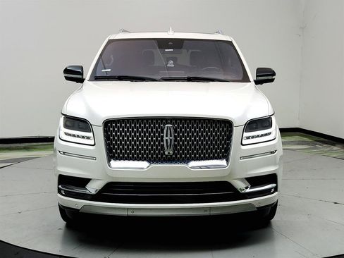 Used 2019 Lincoln Navigator Select w/ Technology Package RWD image 2
