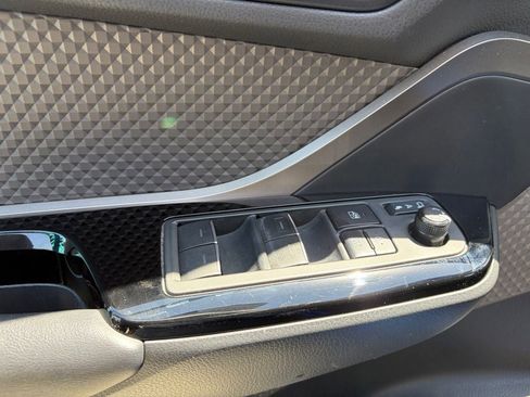 Used 2020 Toyota C-HR Limited FWD image 7