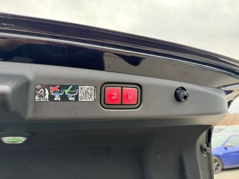 Used 2025 Mercedes-Benz E 450 4MATIC Sedan image 18
