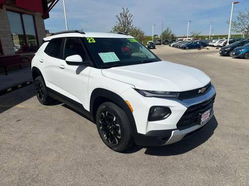 Used 2023 Chevrolet TrailBlazer LT AWD/4WD image 3