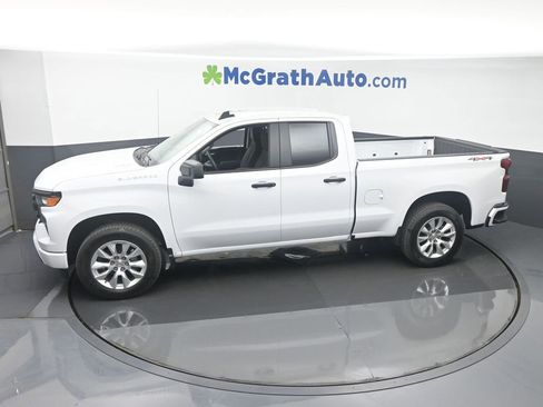 Used 2025 Chevrolet Silverado 1500 Custom image 17