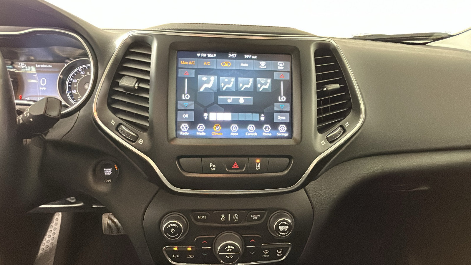 Used 2021 Jeep Cherokee Latitude Lux w/ Sun & Sound Group AWD/4WD image 27