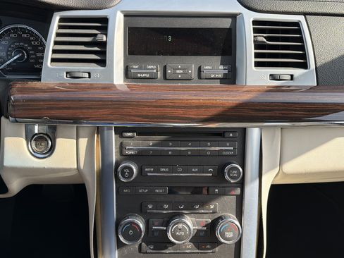 Used 2009 Lincoln MKS FWD image 17