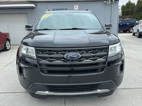 Used 2018 Ford Explorer XLT image 2