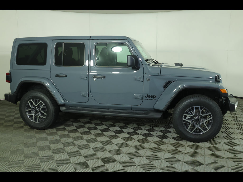 New 2026 Jeep Wrangler Unlimited Sahara AWD/4WD image 15