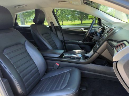 Used 2017 Ford Fusion SE w/ Fusion SE Technology Package FWD image 30