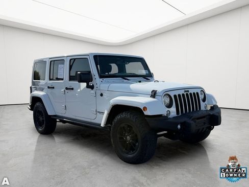 Used 2017 Jeep Wrangler Unlimited Sahara AWD/4WD image 9