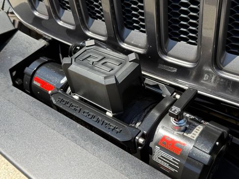 Used 2018 Jeep Wrangler Unlimited Rubicon AWD/4WD image 9