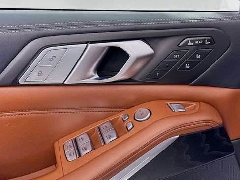 Used 2022 BMW X7 xDrive40i w/ M Sport Package image 18