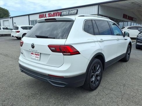 Used 2022 Volkswagen Tiguan SE w/ Panoramic Sunroof Package FWD image 7