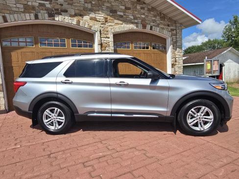 Used 2020 Ford Explorer XLT w/ Equipment Group 202A AWD/4WD image 2
