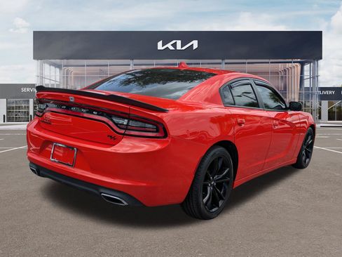 Used 2017 Dodge Charger R/T w/ Blacktop Package RWD image 4