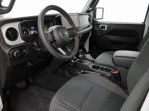 Certified 2024 Jeep Gladiator Sport image 17