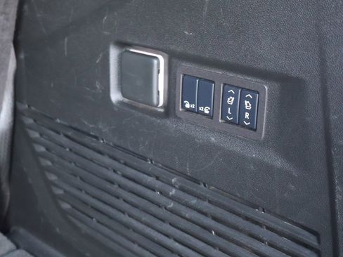 Used 2024 Chevrolet Tahoe Premier image 34