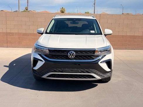 Used 2022 Volkswagen Taos SE FWD image 3